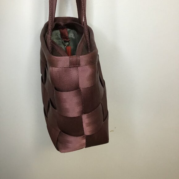 Harvey's Burgundy Seatbelt Woven Shoulder Bag - Picture 4 of 10